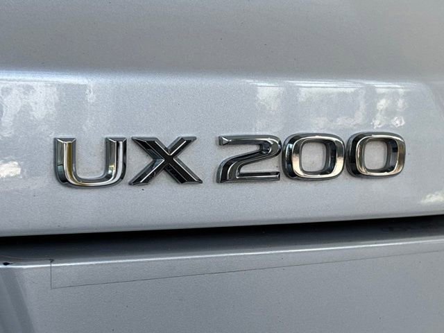 Used 2022 Lexus UX 200 w/ Premium Package image 5