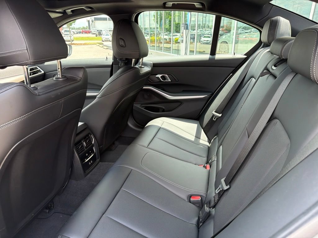 Used 2025 BMW 330i Sedan RWD image 27