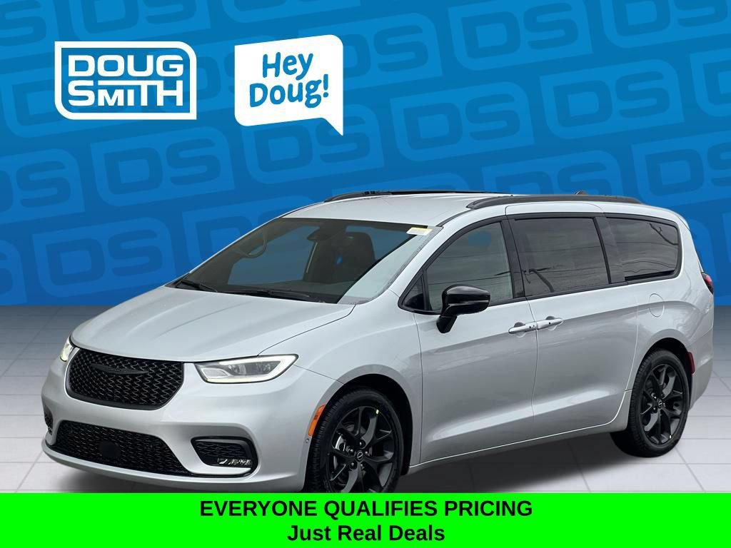 New 2026 Chrysler Pacifica Select w/ S Appearance Package FWD image 1