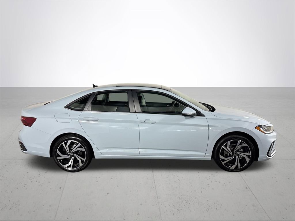 New 2025 Volkswagen Jetta SEL image 5