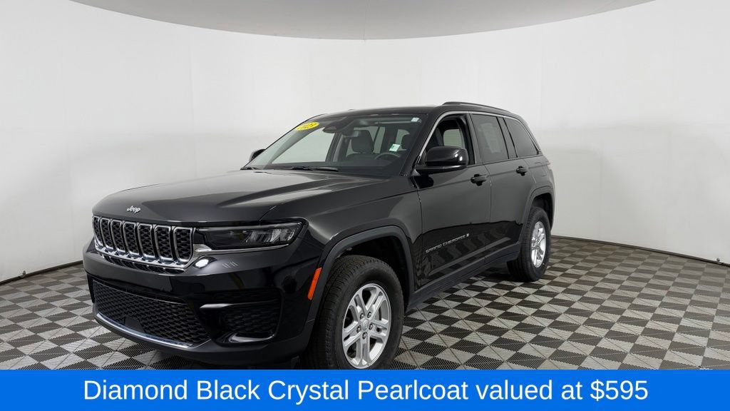 Used 2023 Jeep Grand Cherokee Laredo w/ Luxury Tech Group I AWD/4WD image 3