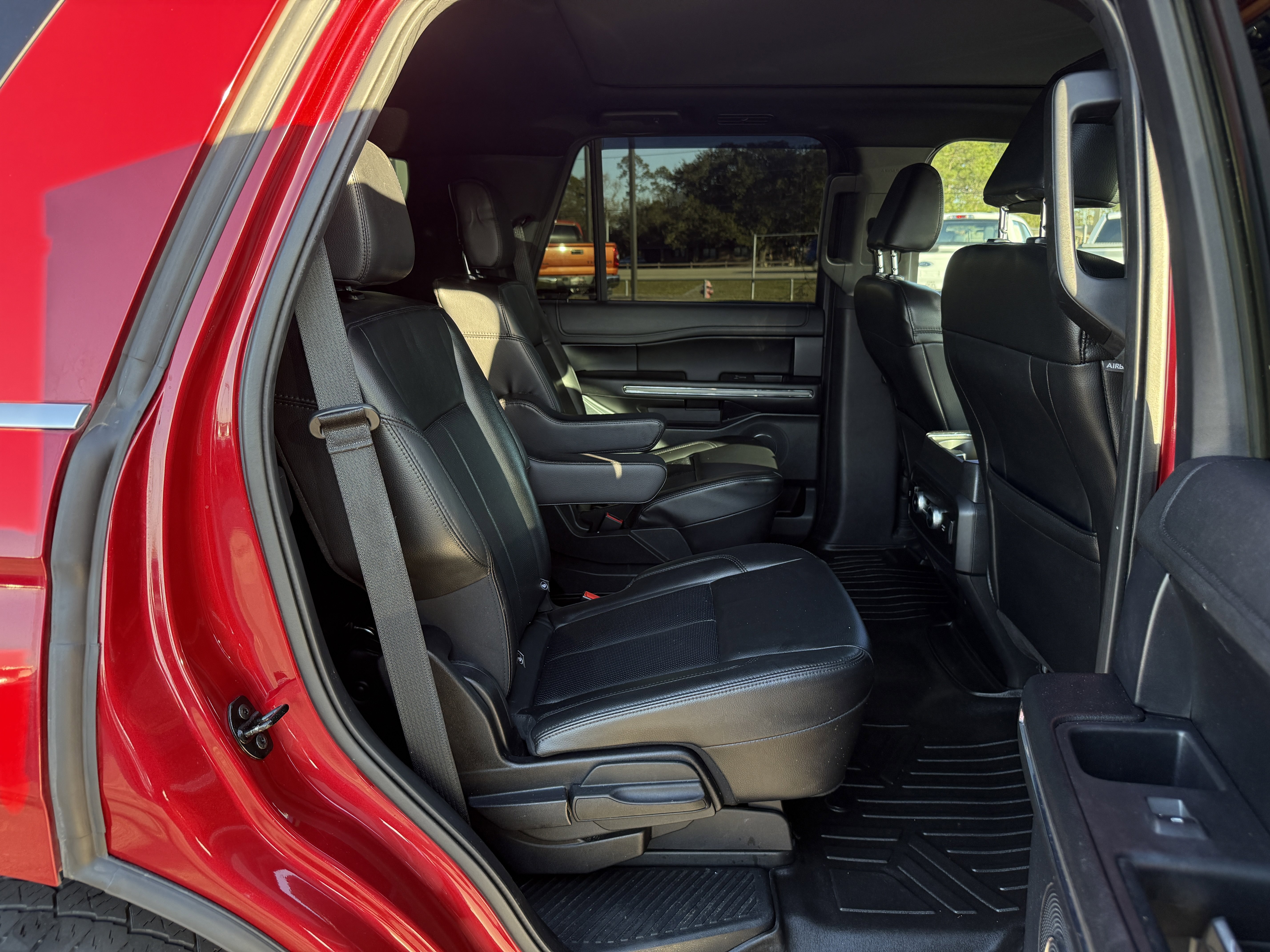 Used 2021 Ford Expedition XLT image 34