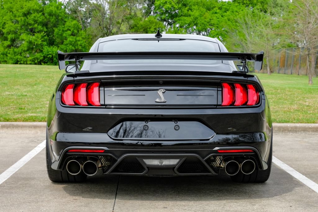 Used 2020 Ford Mustang Shelby GT500 w/ Carbon Fiber Track Pack RWD image 15