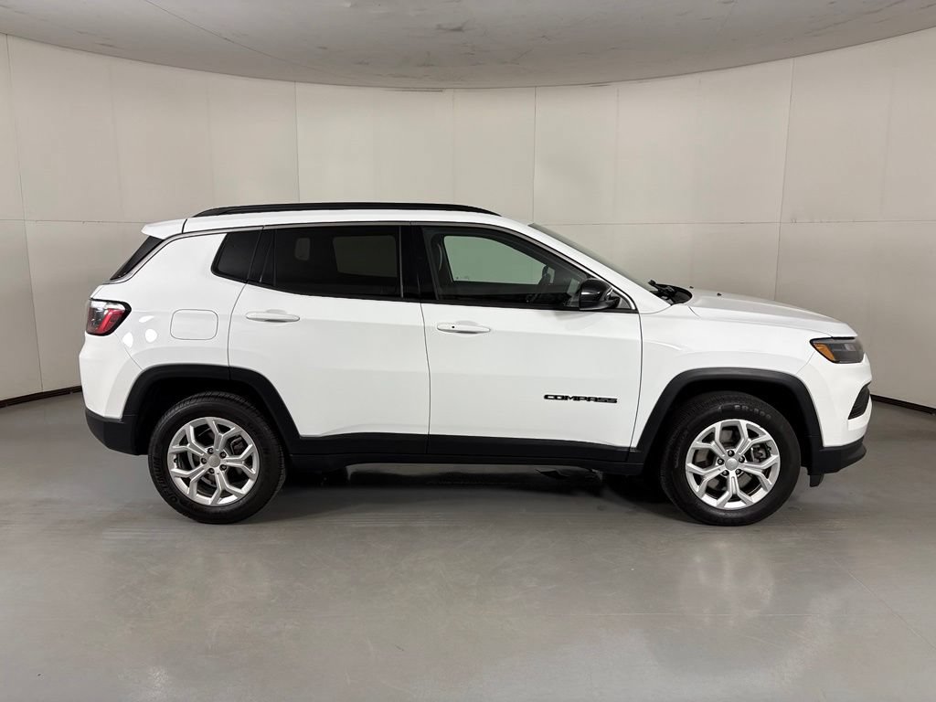 Used 2024 Jeep Compass Latitude AWD/4WD image 9
