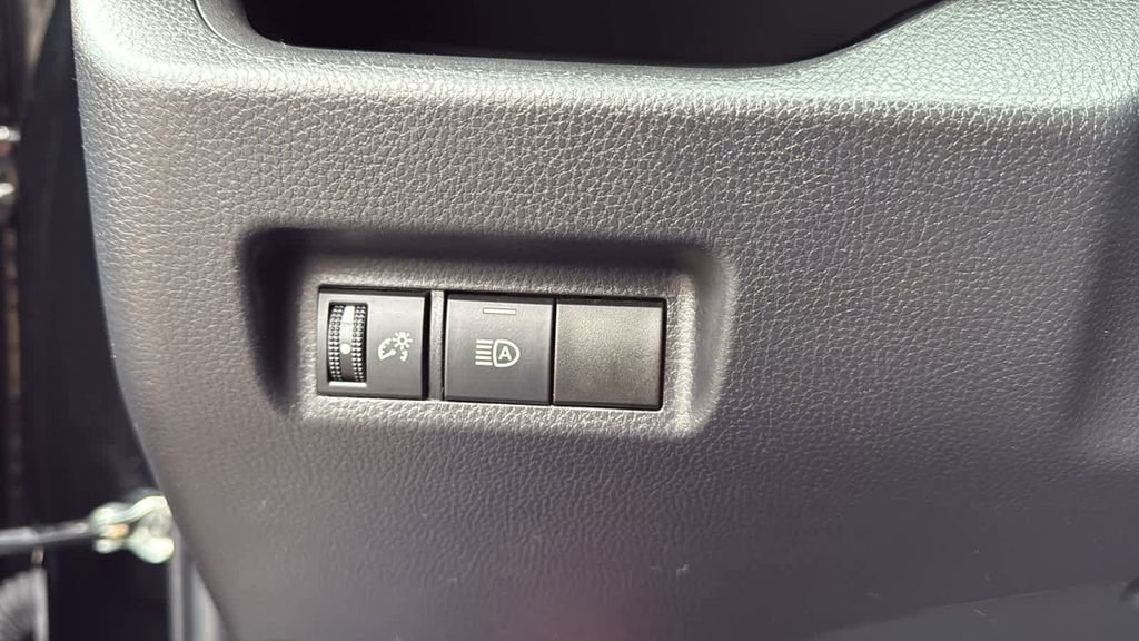 Used 2022 Toyota RAV4 LE image 19