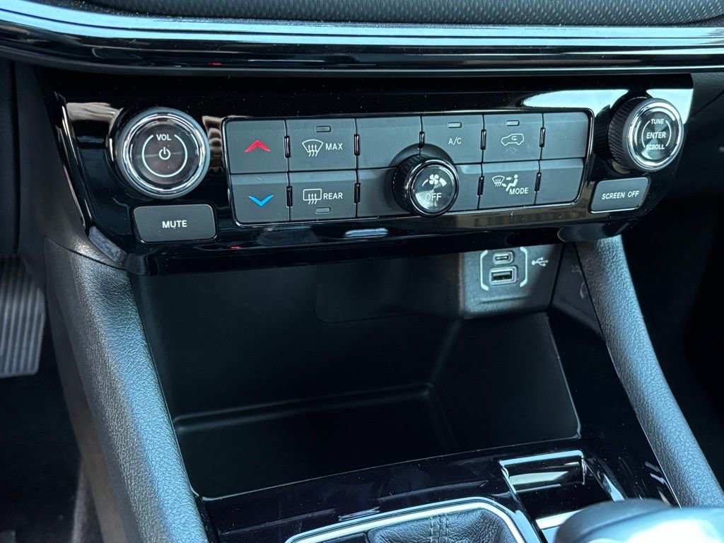 New 2026 Jeep Compass Latitude AWD/4WD image 11
