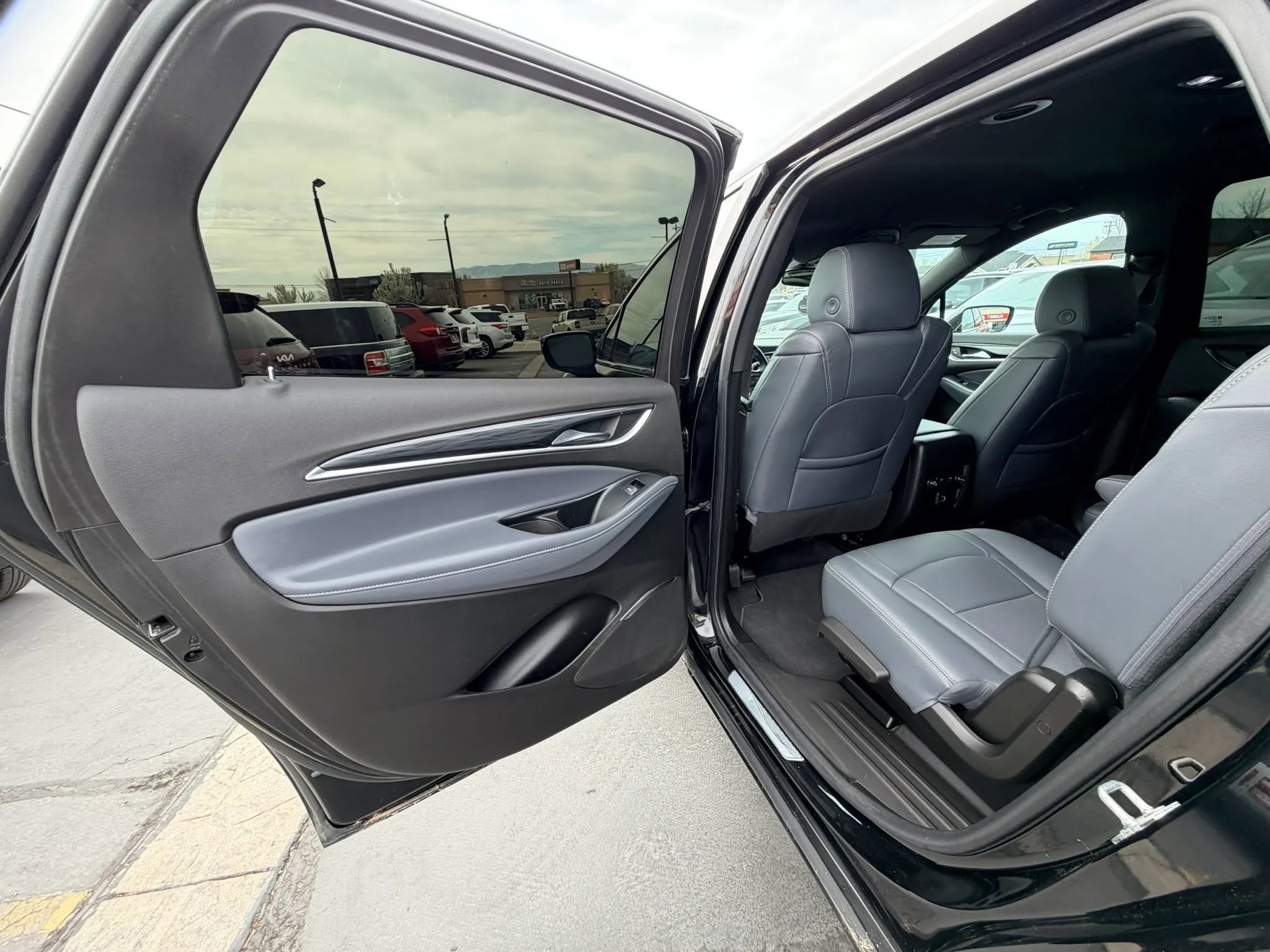 Used 2024 Buick Enclave Essence w/ Sport Touring Edition AWD/4WD image 23