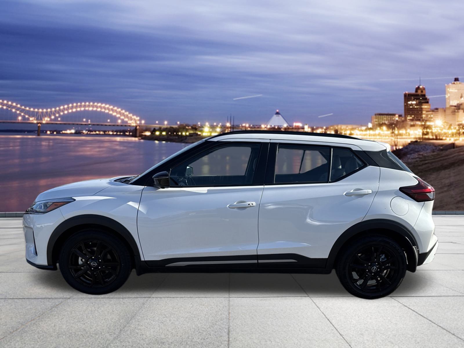 Used 2023 Nissan Kicks SR w/ SR Premium Package image 2