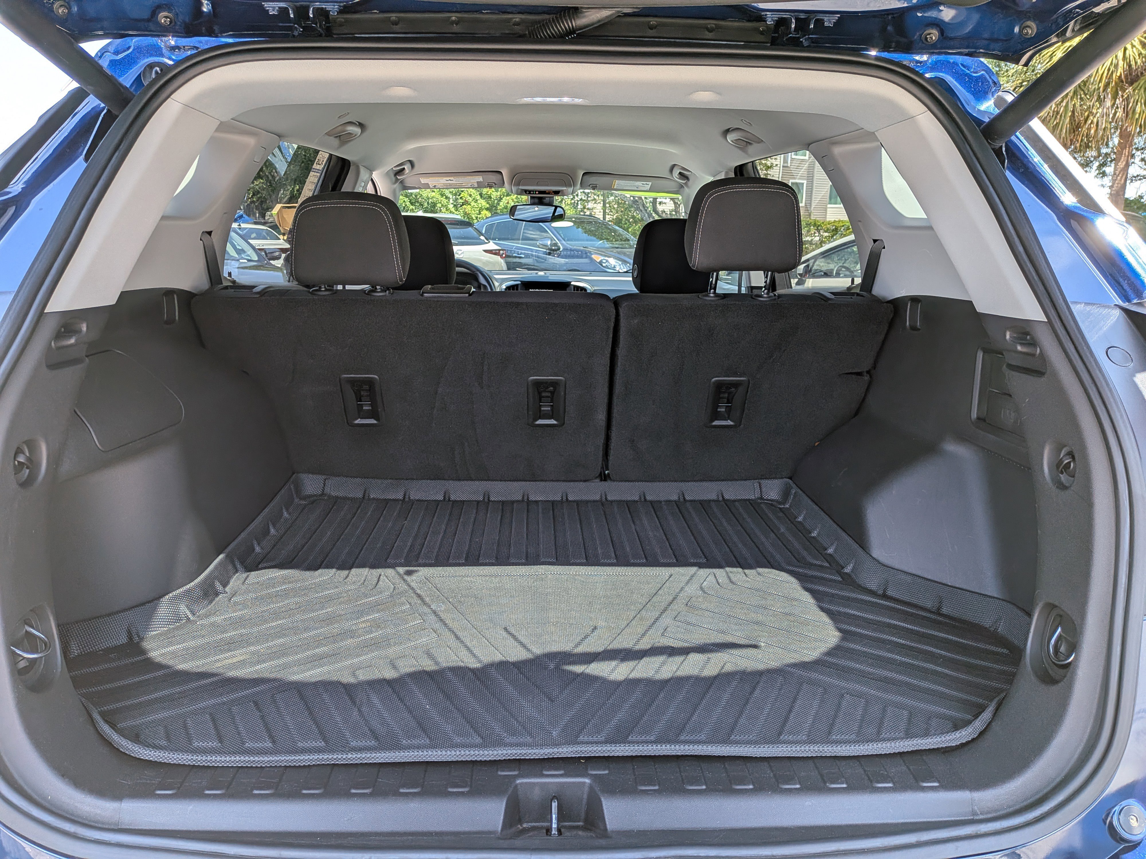 Used 2022 GMC Terrain SLE w/ Driver Convenience Package FWD image 13