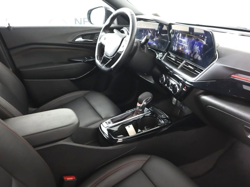 Used 2024 Chevrolet Trax RS image 21