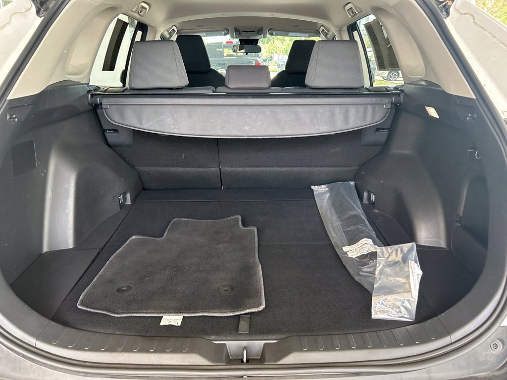 Used 2025 Toyota RAV4 XLE FWD image 32