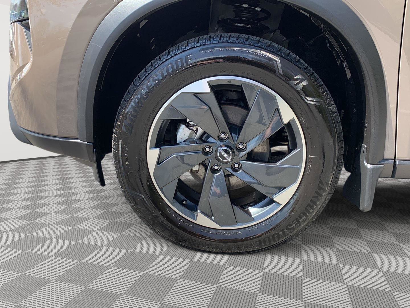 Certified 2024 Nissan Rogue SV w/ SV Premium Package image 9