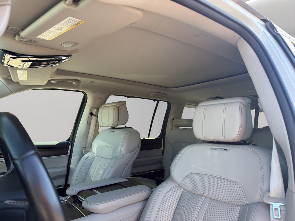 Used 2022 Jeep Grand Wagoneer Series I AWD/4WD image 4