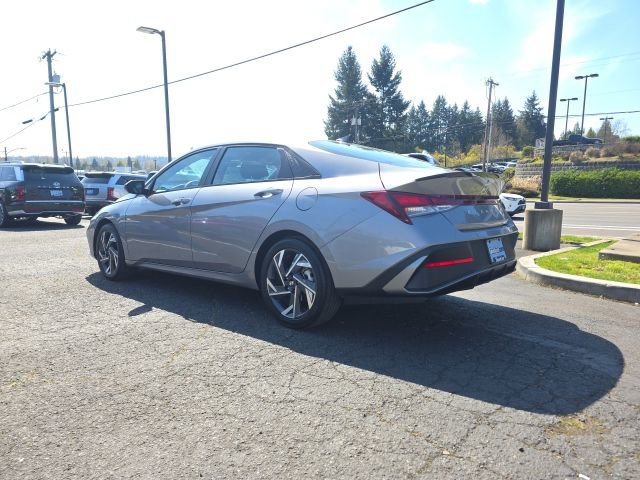 Used 2025 Hyundai Elantra Sport image 7