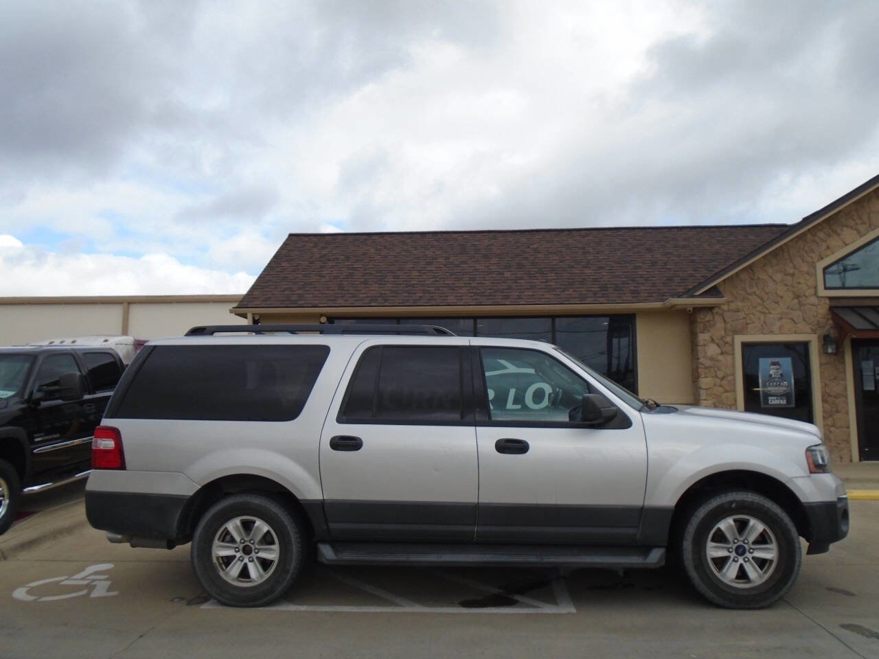 Used 2017 Ford Expedition EL XL w/ Equipment Group 101A RWD image 2