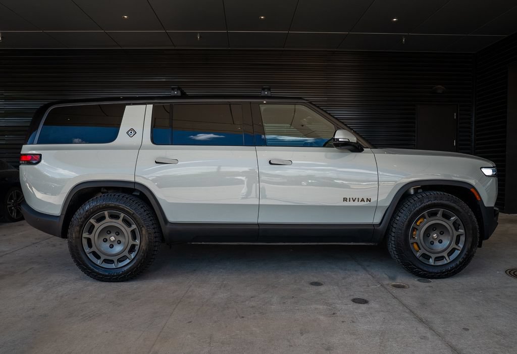 Used 2025 Rivian R1S Premium Dual AWD/4WD image 8