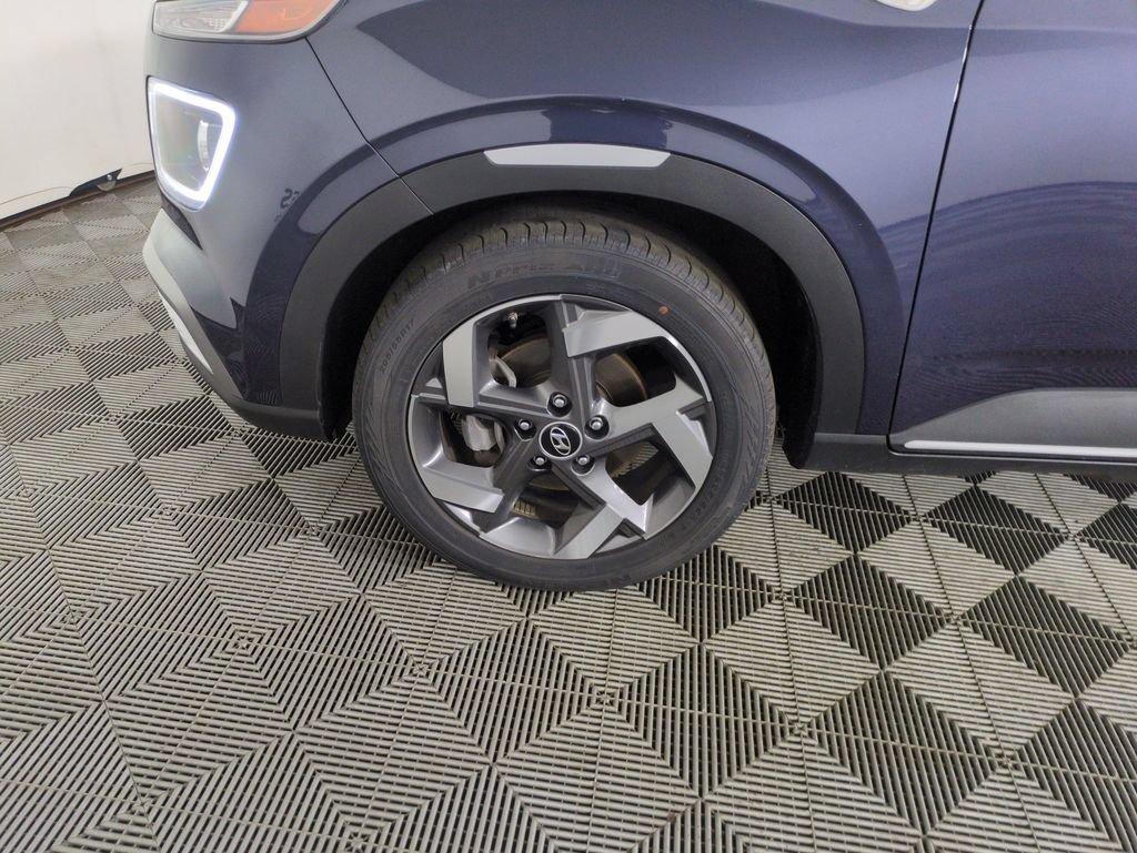 Used 2021 Hyundai Venue FWD image 28