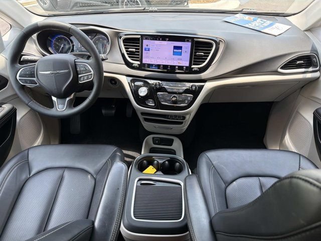 Used 2024 Chrysler Pacifica Touring-L FWD image 20