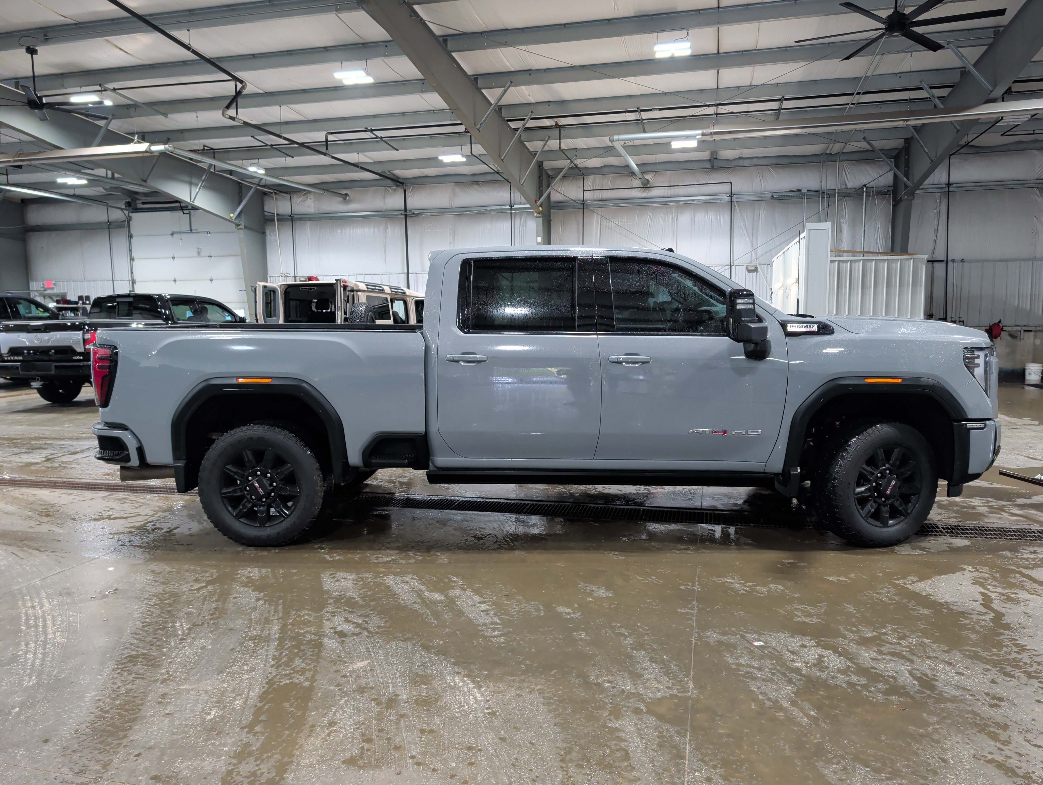 Used 2024 GMC Sierra 2500 AT4 w/ AT4 Premium Plus Package AWD/4WD image 2