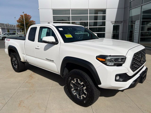 Used 2022 Toyota Tacoma TRD Off-Road w/ TRD Premium Off Road Package AWD/4WD image 2