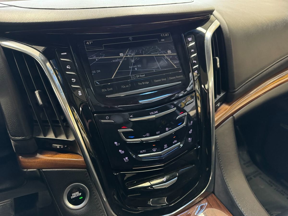 Used 2017 Cadillac Escalade Premium Luxury AWD/4WD image 22