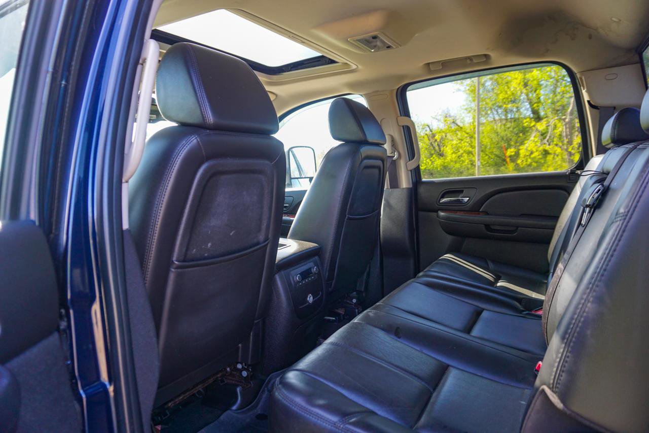 Used 2007 Chevrolet Silverado 1500 LTZ w/ Safety Package AWD/4WD image 19