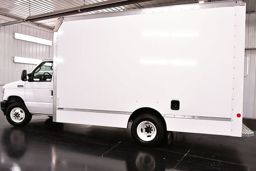 Used 2024 Ford E-450 and Econoline 450 Super Duty w/ Driver's Safety Package RWD image 4