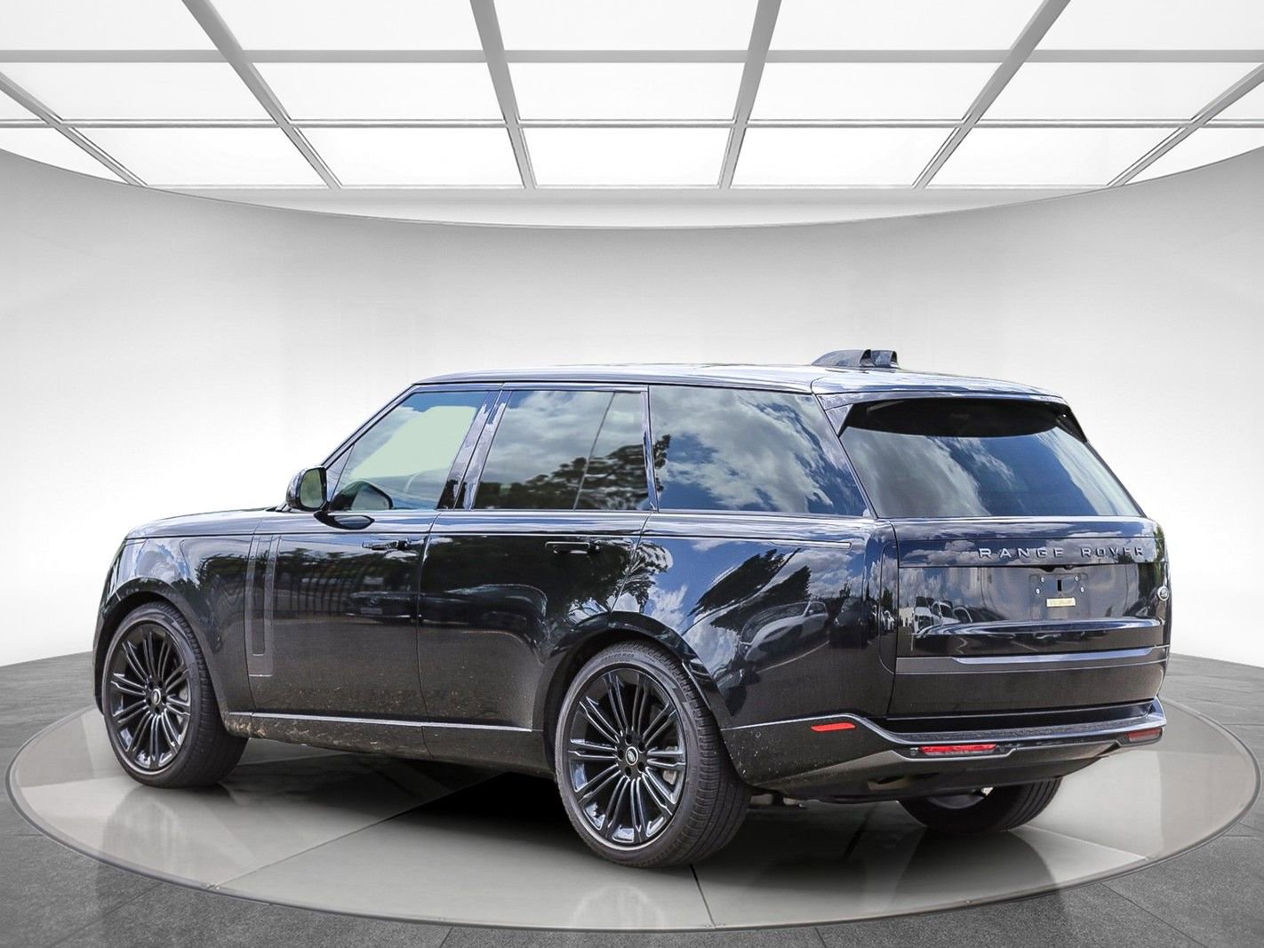 Used 2023 Land Rover Range Rover SE AWD/4WD image 2