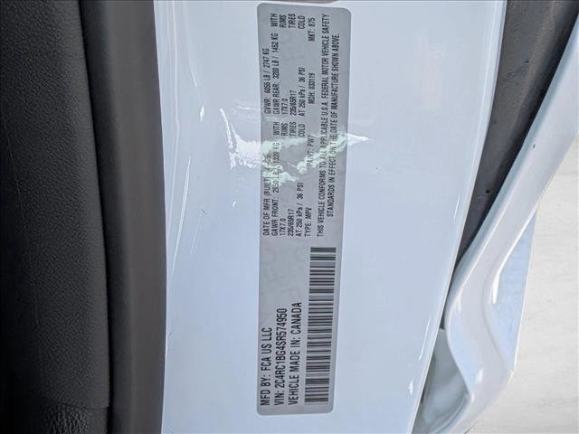 Used 2025 Chrysler Pacifica Select image 23