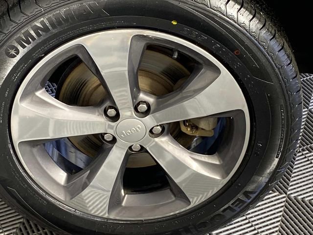 Used 2020 Jeep Cherokee Limited image 25