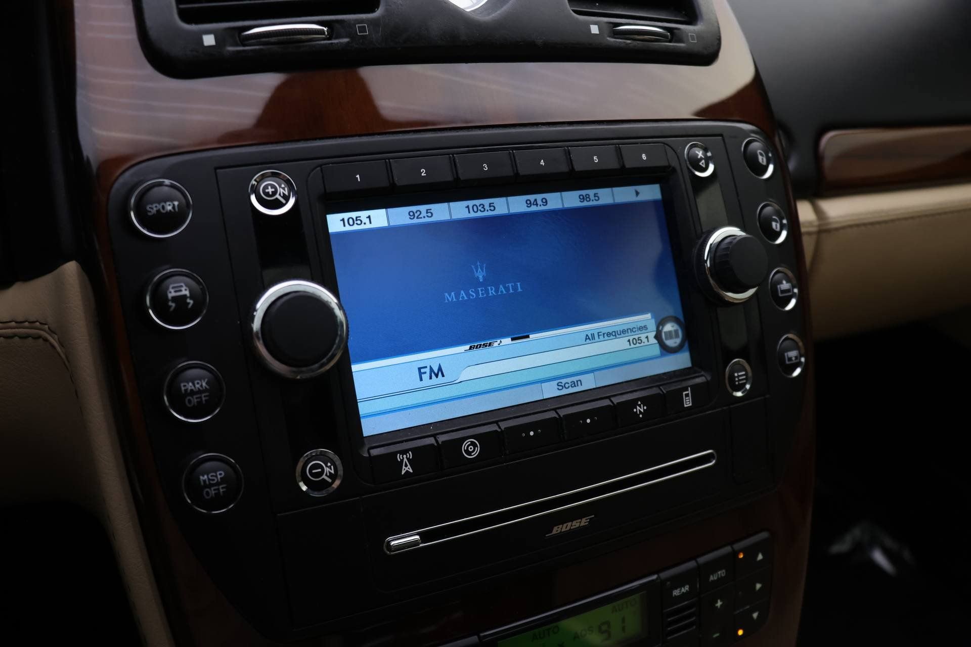 Used 2010 Maserati Quattroporte RWD image 11