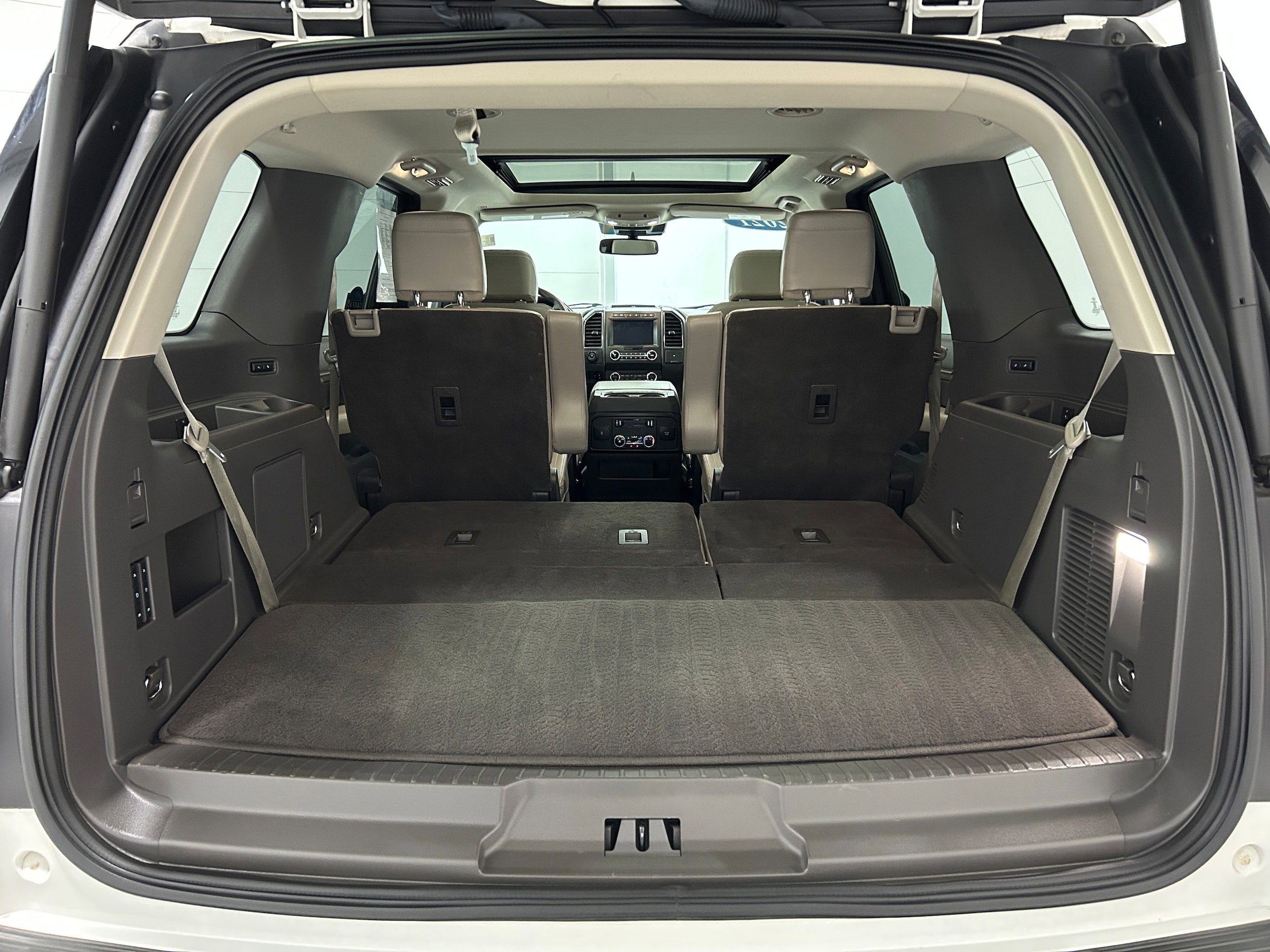 Used 2021 Ford Expedition Limited image 37