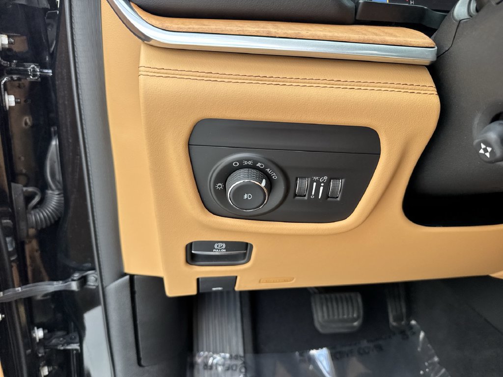 Used 2023 Jeep Grand Cherokee Summit AWD/4WD image 55