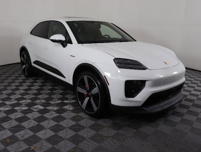 Used 2025 Porsche Macan 4S Electric image 9