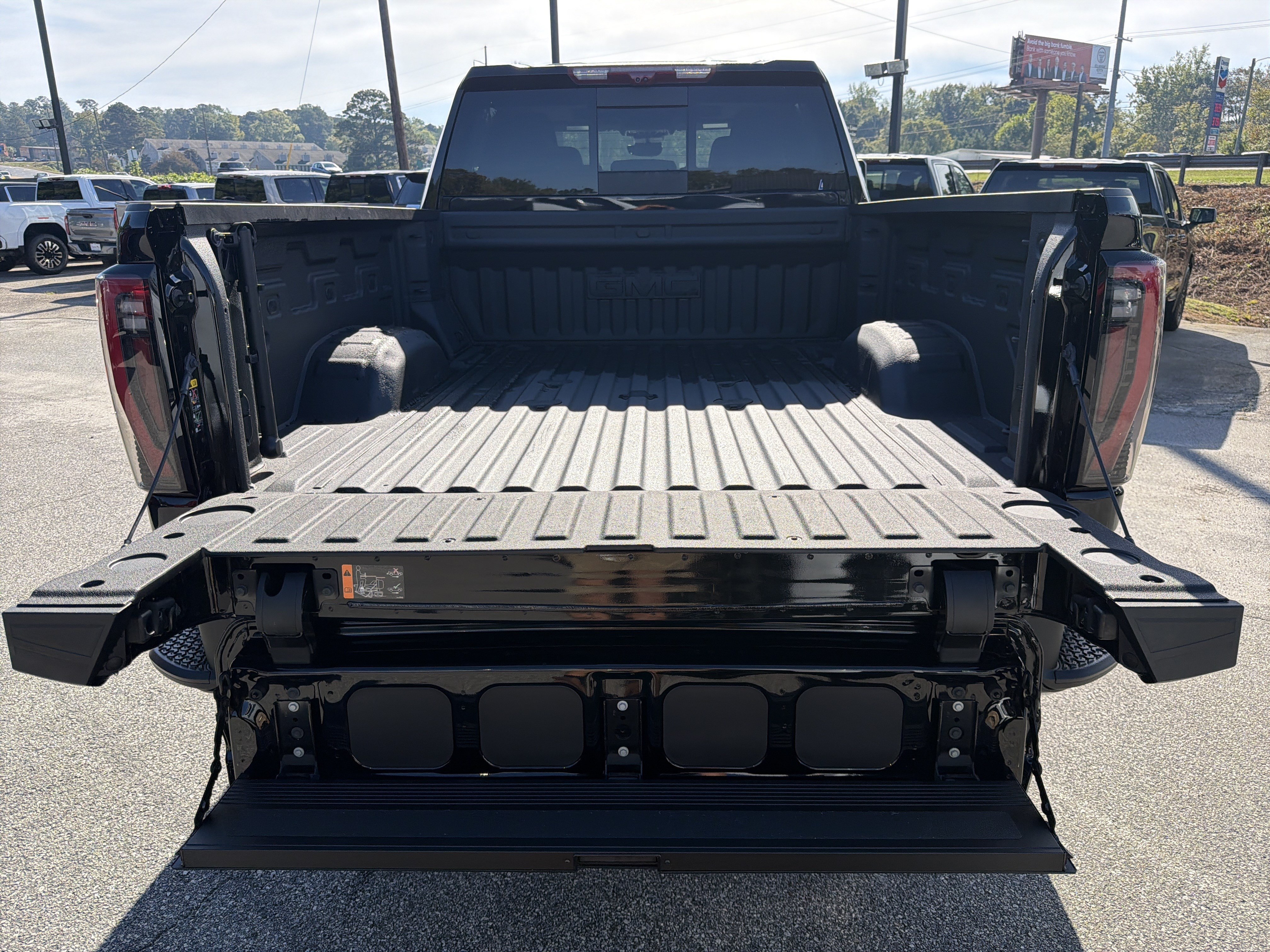 Used 2025 GMC Sierra 2500 AT4 w/ AT4 Premium Plus Package AWD/4WD image 19
