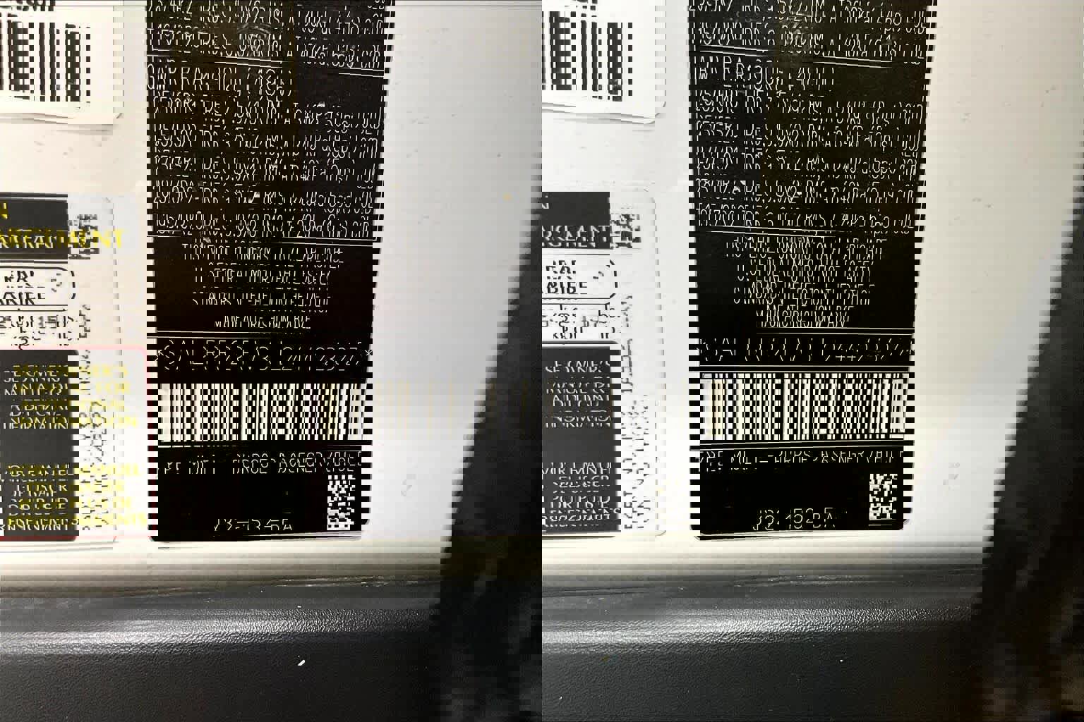 Used 2020 Land Rover Discovery HSE image 36