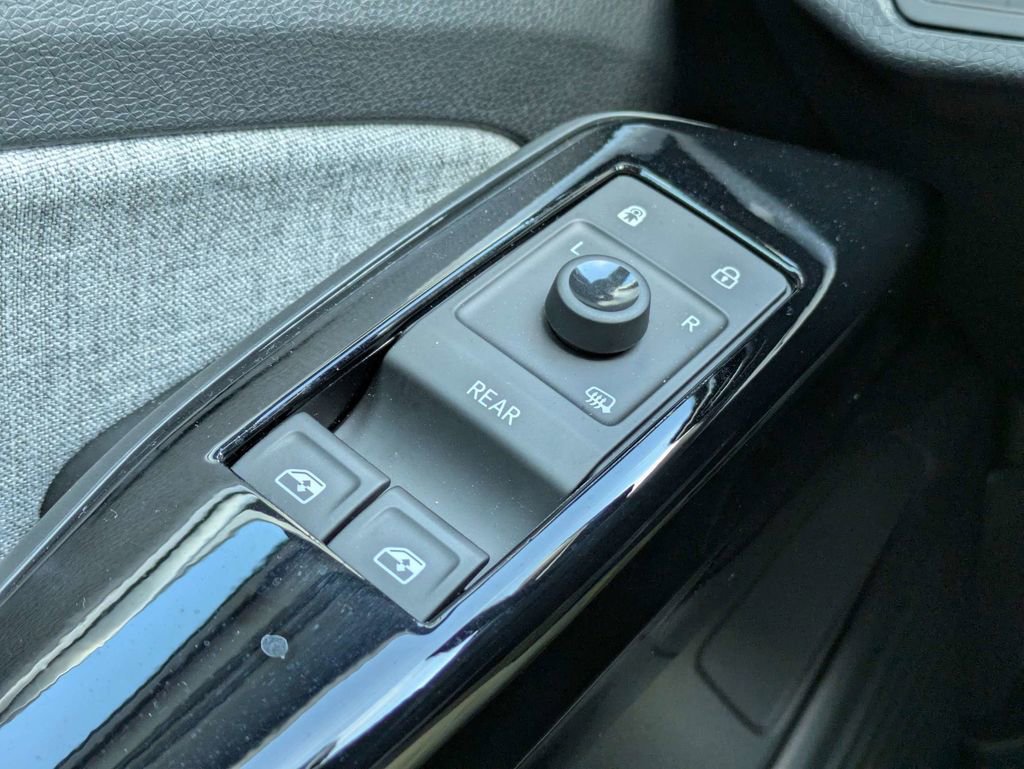 Certified 2023 Volkswagen ID.4 Pro image 30
