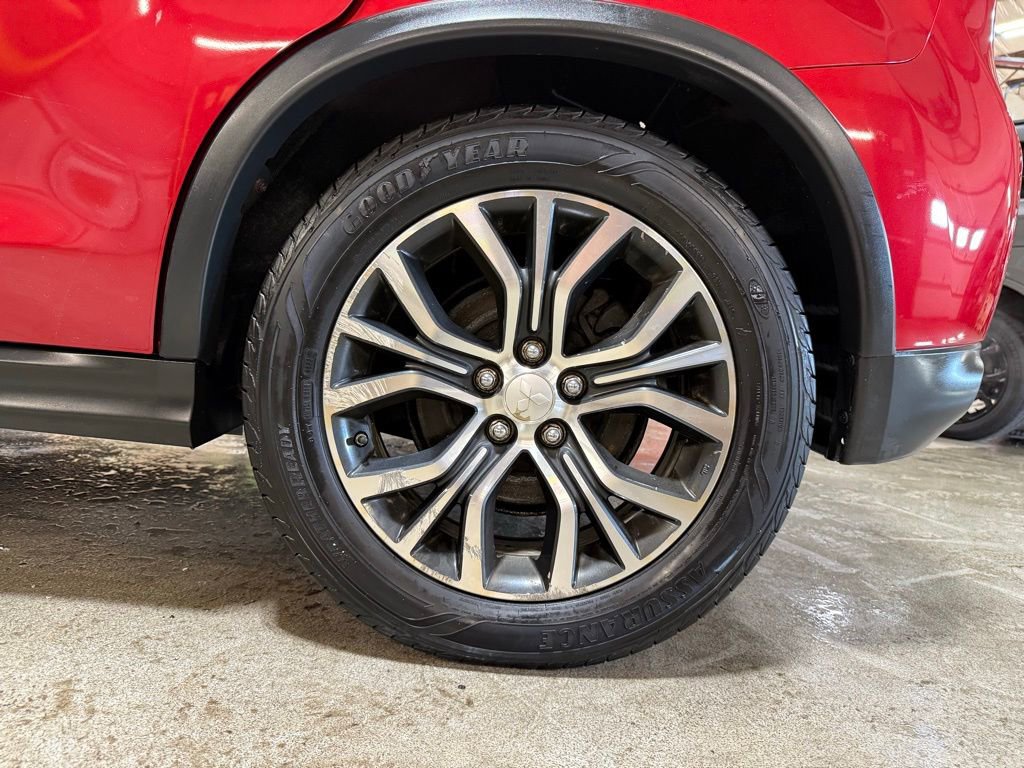 Used 2017 Mitsubishi Outlander Sport SE image 32