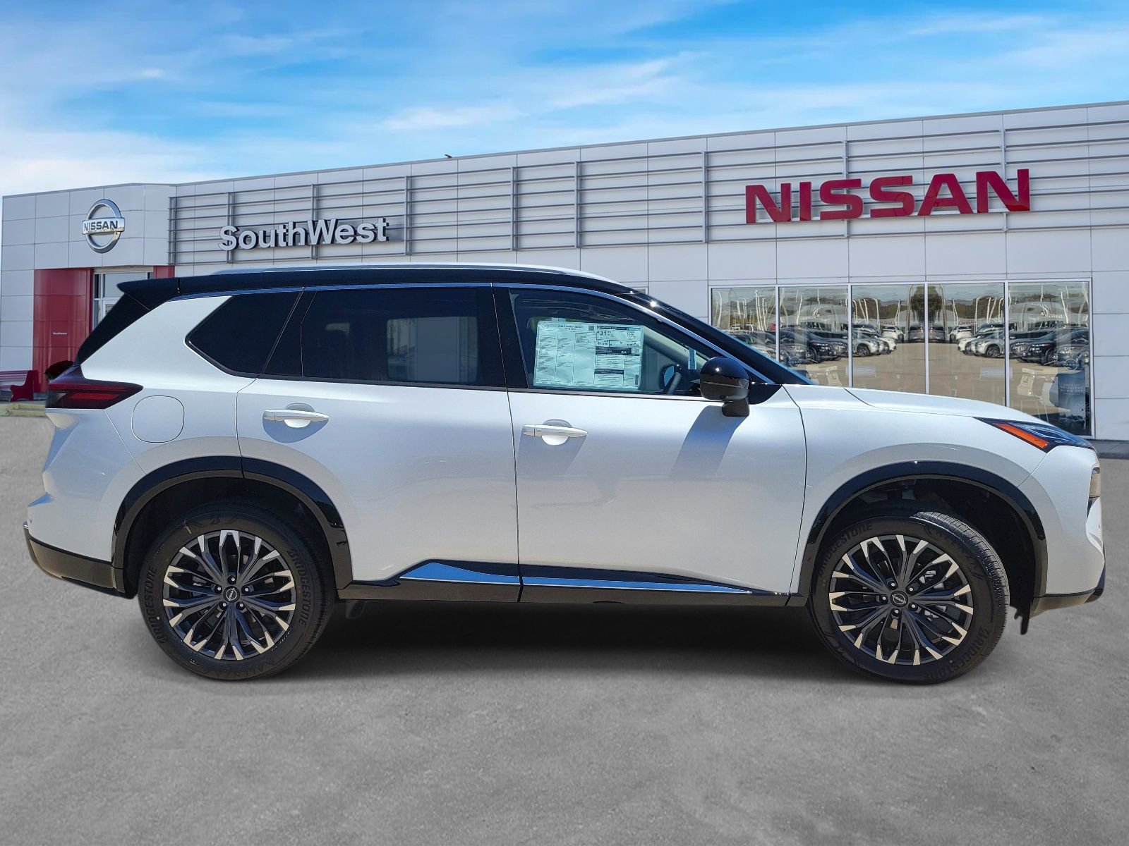 New 2026 Nissan Rogue Platinum AWD/4WD image 4