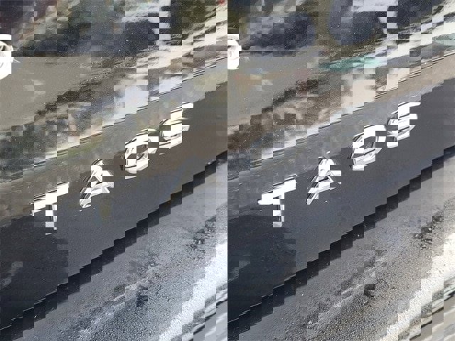 Certified 2025 Volkswagen Taos SE image 7