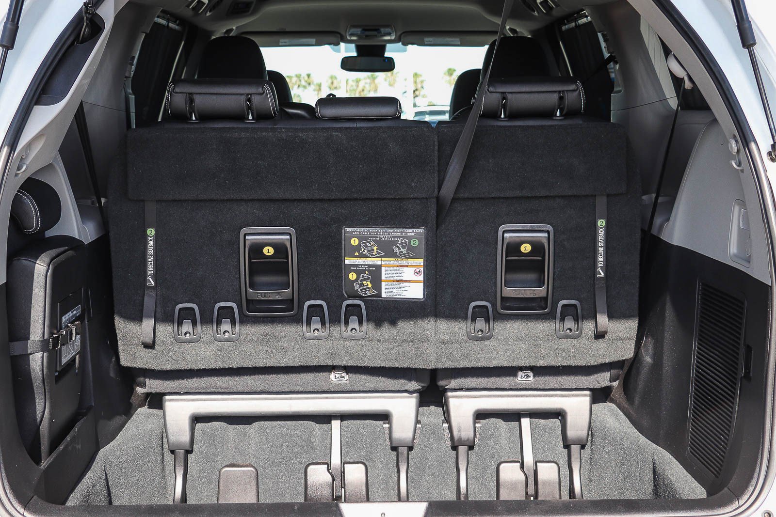 Certified 2020 Toyota Sienna SE w/ Nightshade Edition FWD image 27