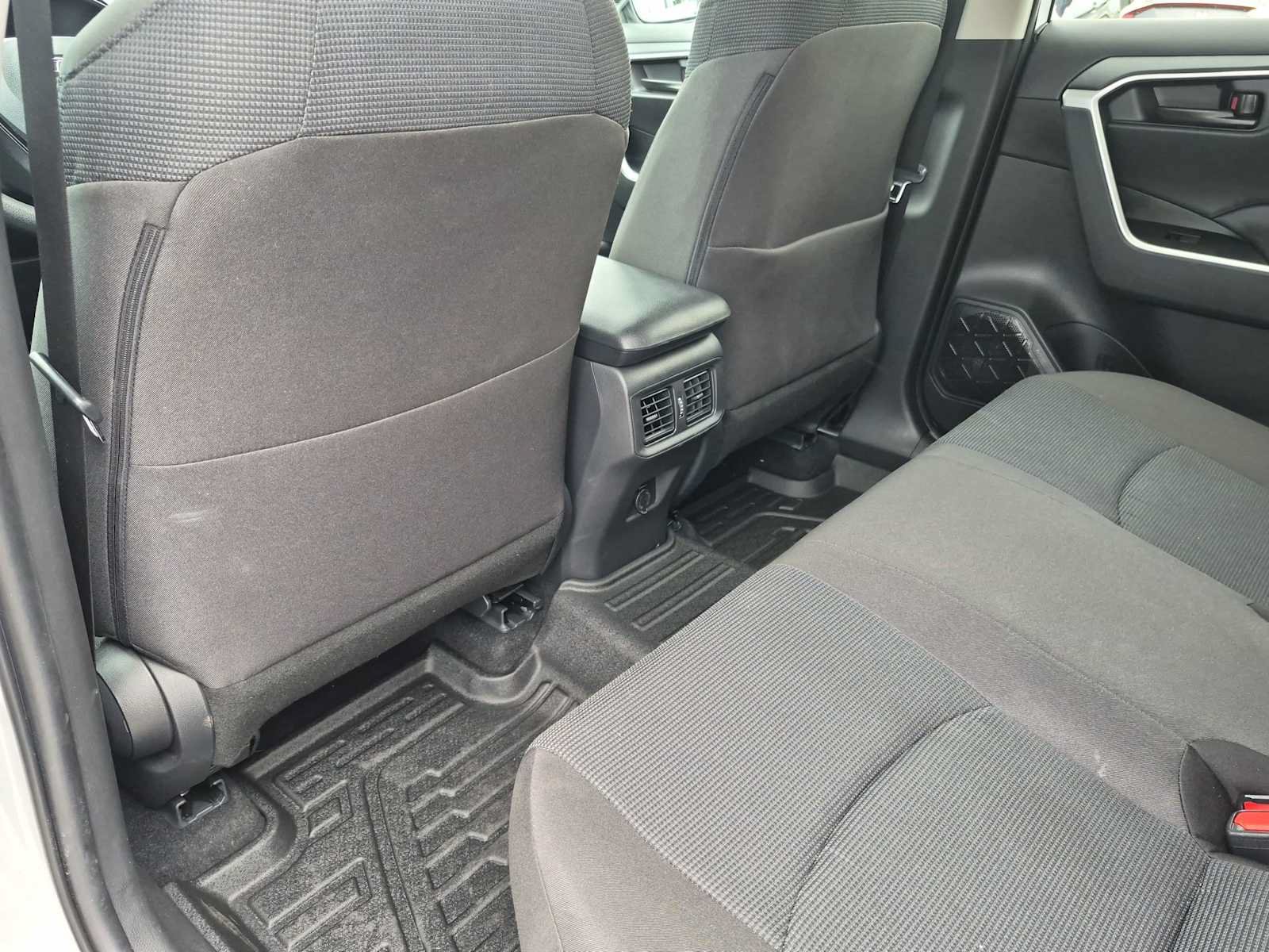 Used 2025 Toyota RAV4 LE AWD/4WD image 17