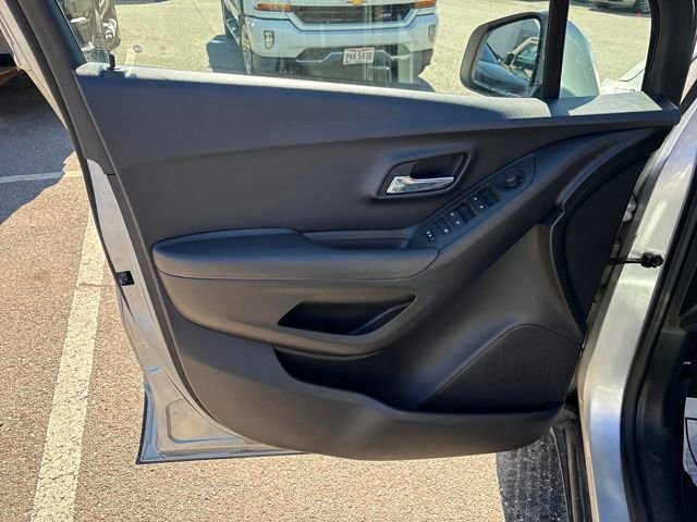 Used 2018 Chevrolet Trax LS image 7