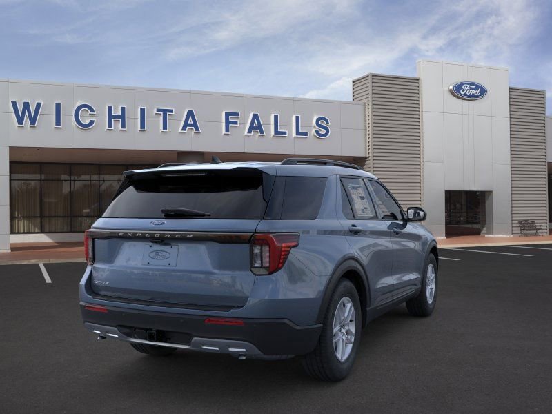 New 2026 Ford Explorer Active RWD image 8