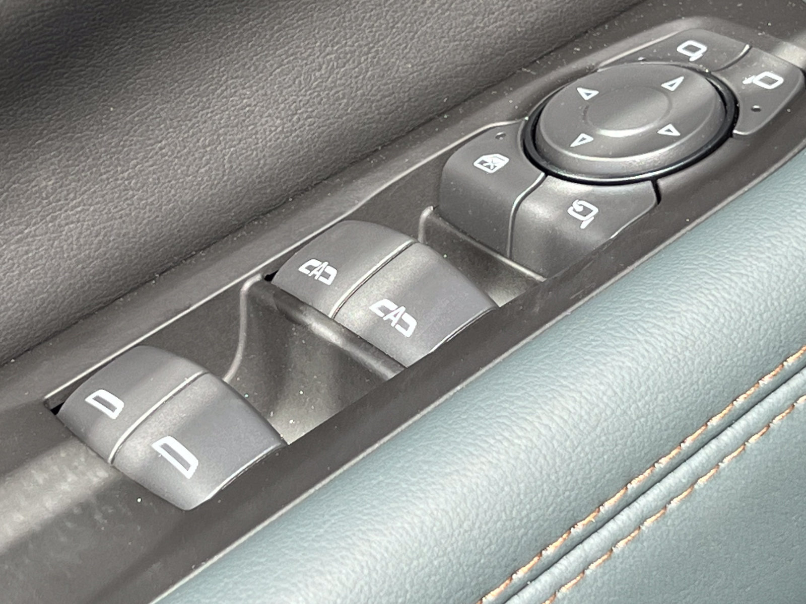 New 2026 GMC Yukon AT4 w/ AT4 Premium Plus Package AWD/4WD image 18