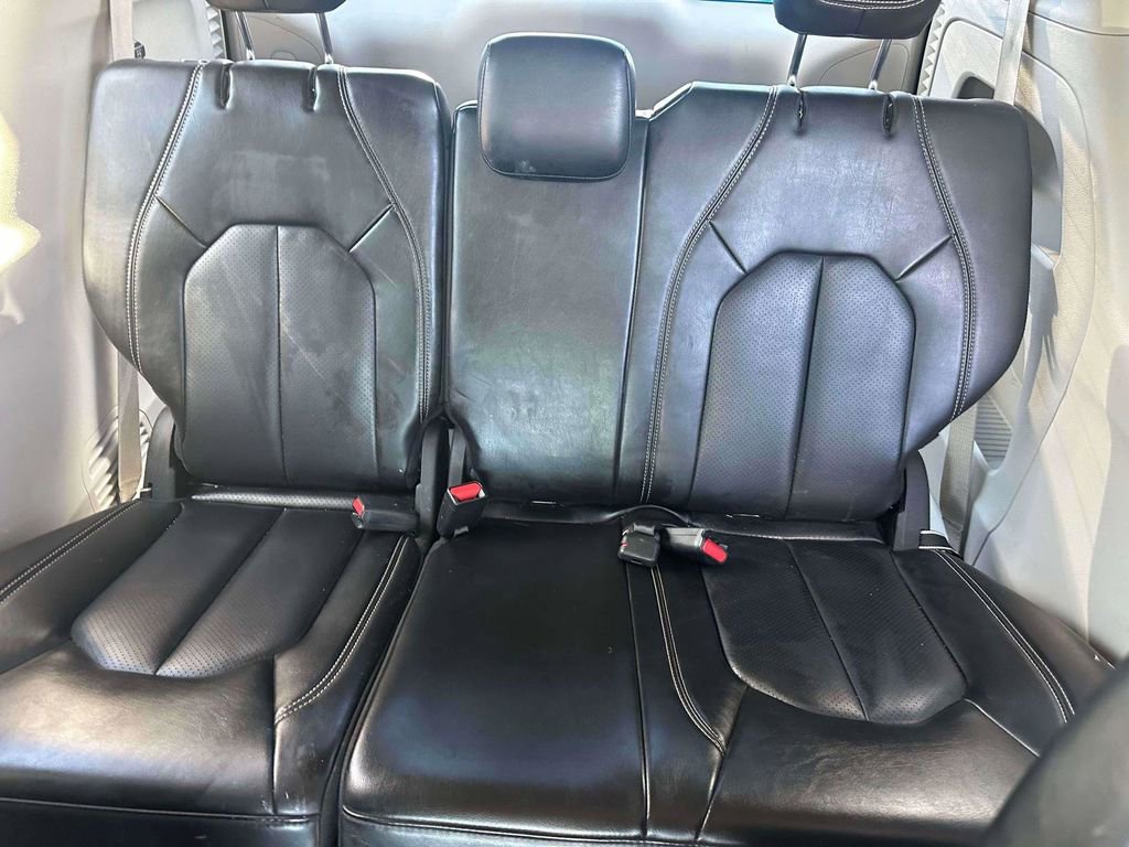 Used 2023 Chrysler Pacifica Touring-L FWD image 10