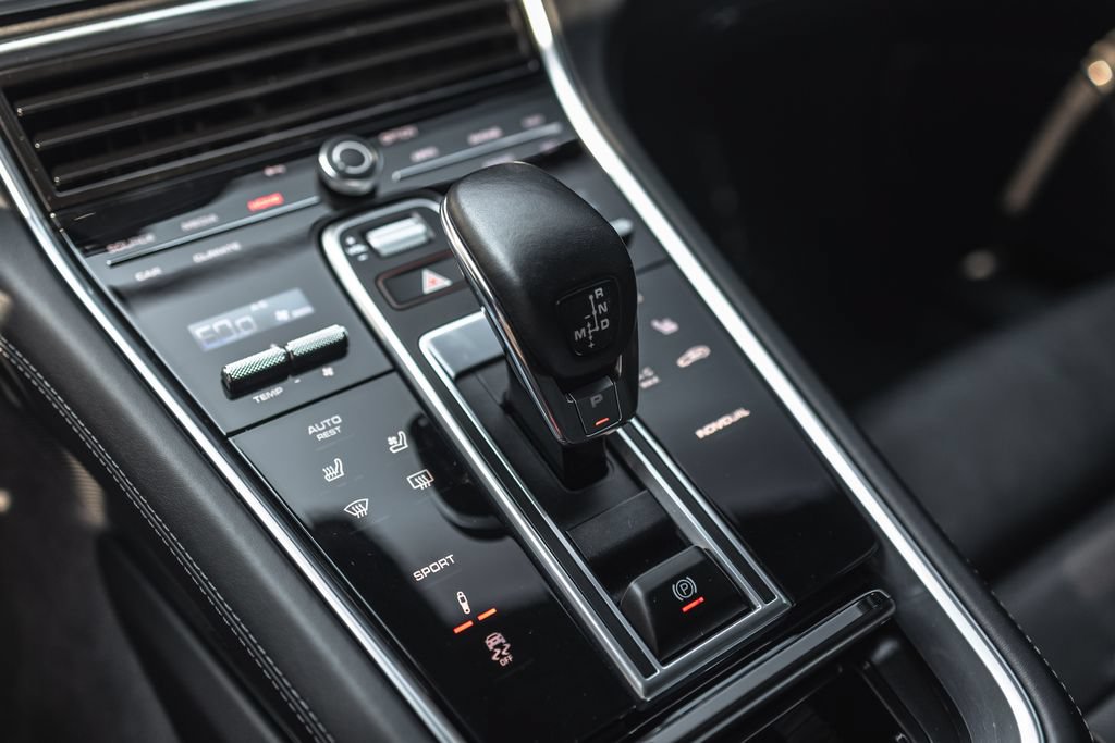 Used 2023 Porsche Panamera 4 Platinum Edition AWD/4WD image 15