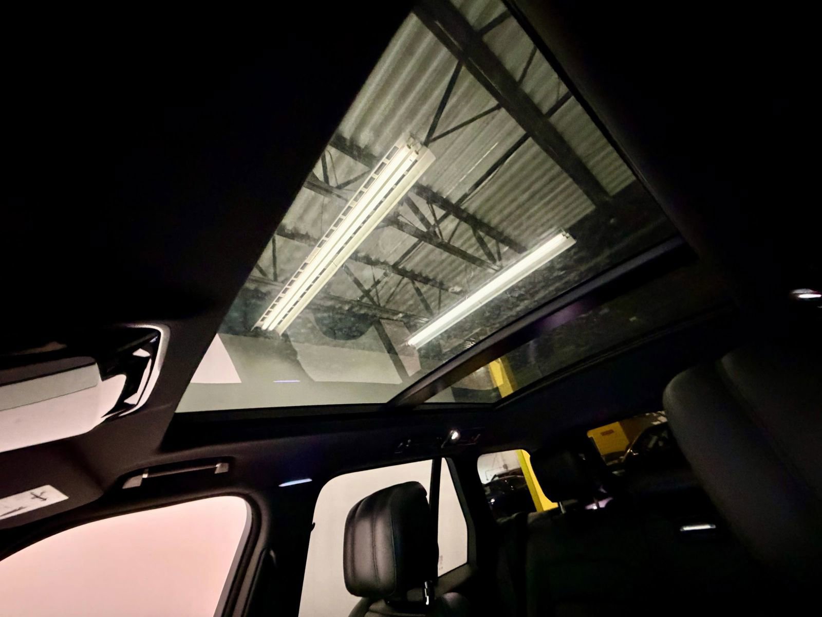 Used 2020 Land Rover Range Rover HSE image 33