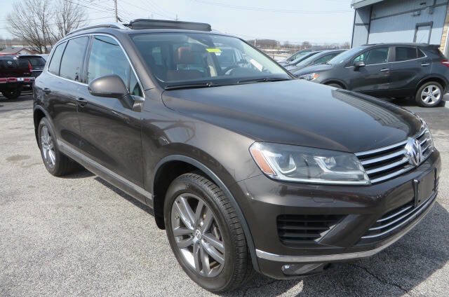 Used 2016 Volkswagen Touareg Sport AWD/4WD image 4