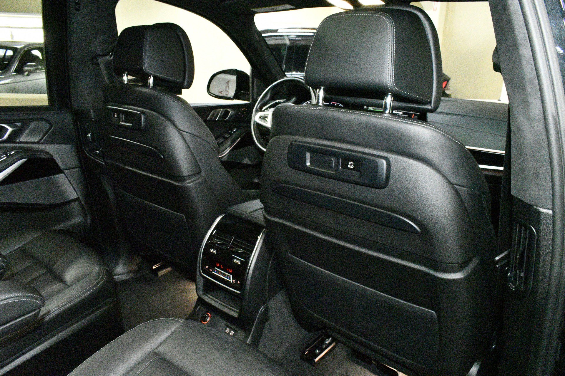 Used 2022 BMW X7 M50i w/ Luxury Seating Package image 16